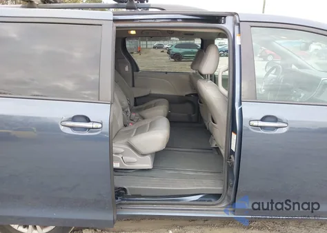 2017 Toyota Sienna Xle Premium 8 Passenger from USA, damaged, VIN 5TDYZ3DC5HS793738